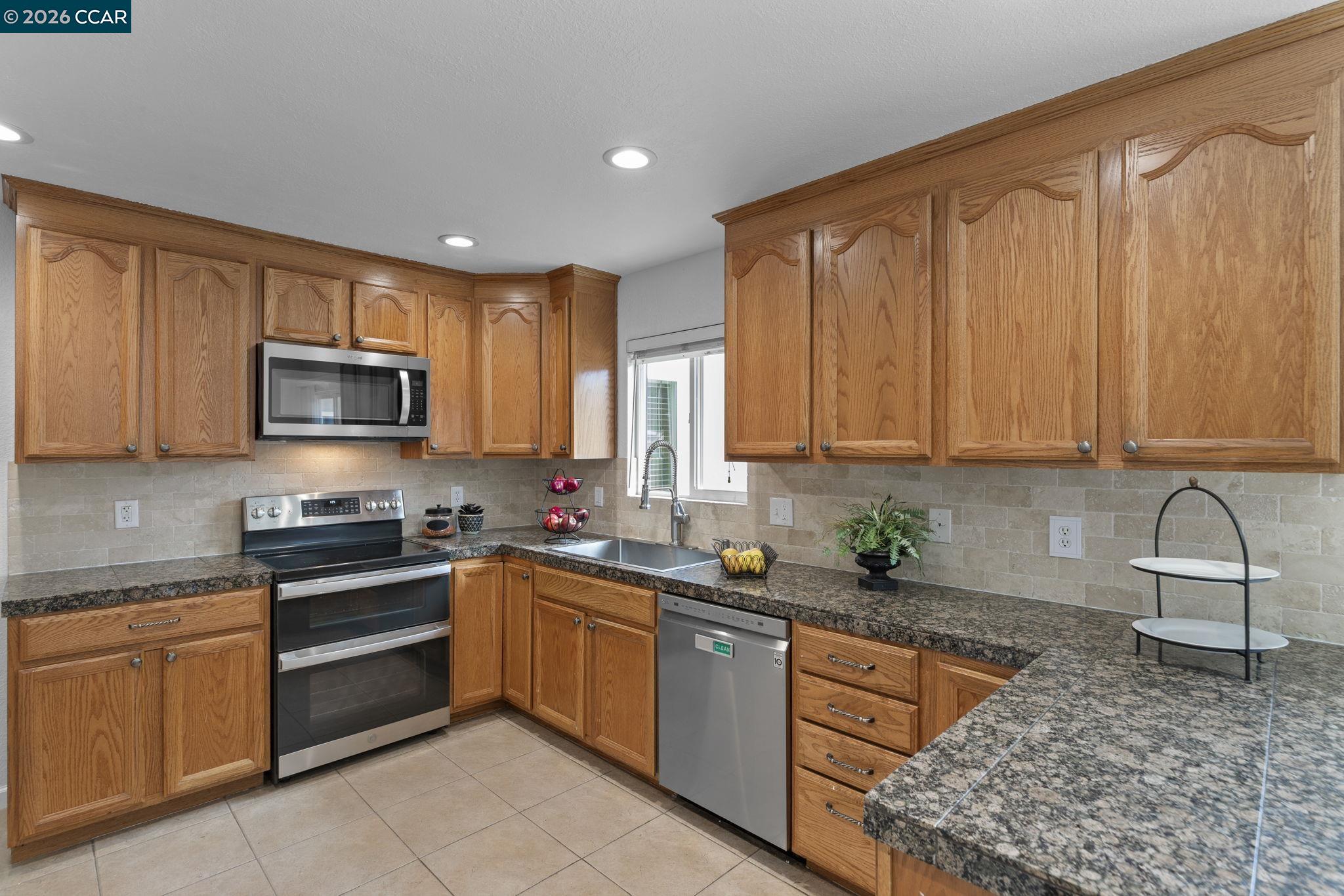 2674 East Olivera Road Concord, CA 94519 - Photo 15 of 44