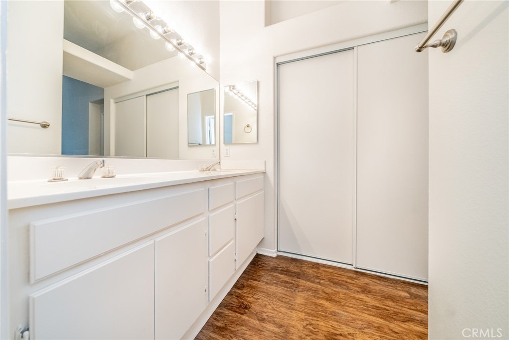 635 Laxford Road San Jacinto, CA 92583 - Photo 14 of 37 a bathroom with a sink and a mirror