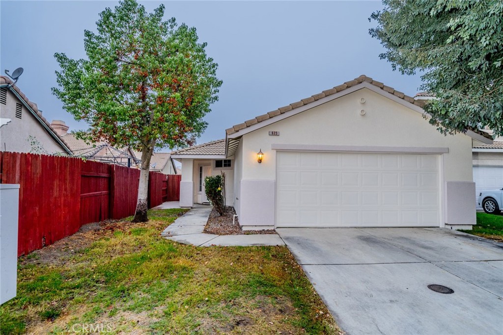 635 Laxford Road San Jacinto, CA 92583 - Photo 2 of 37 a view of a house with a yard