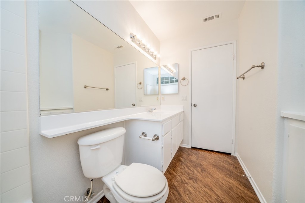 635 Laxford Road San Jacinto, CA 92583 - Photo 23 of 37 a bathroom with a sink a toilet and shower
