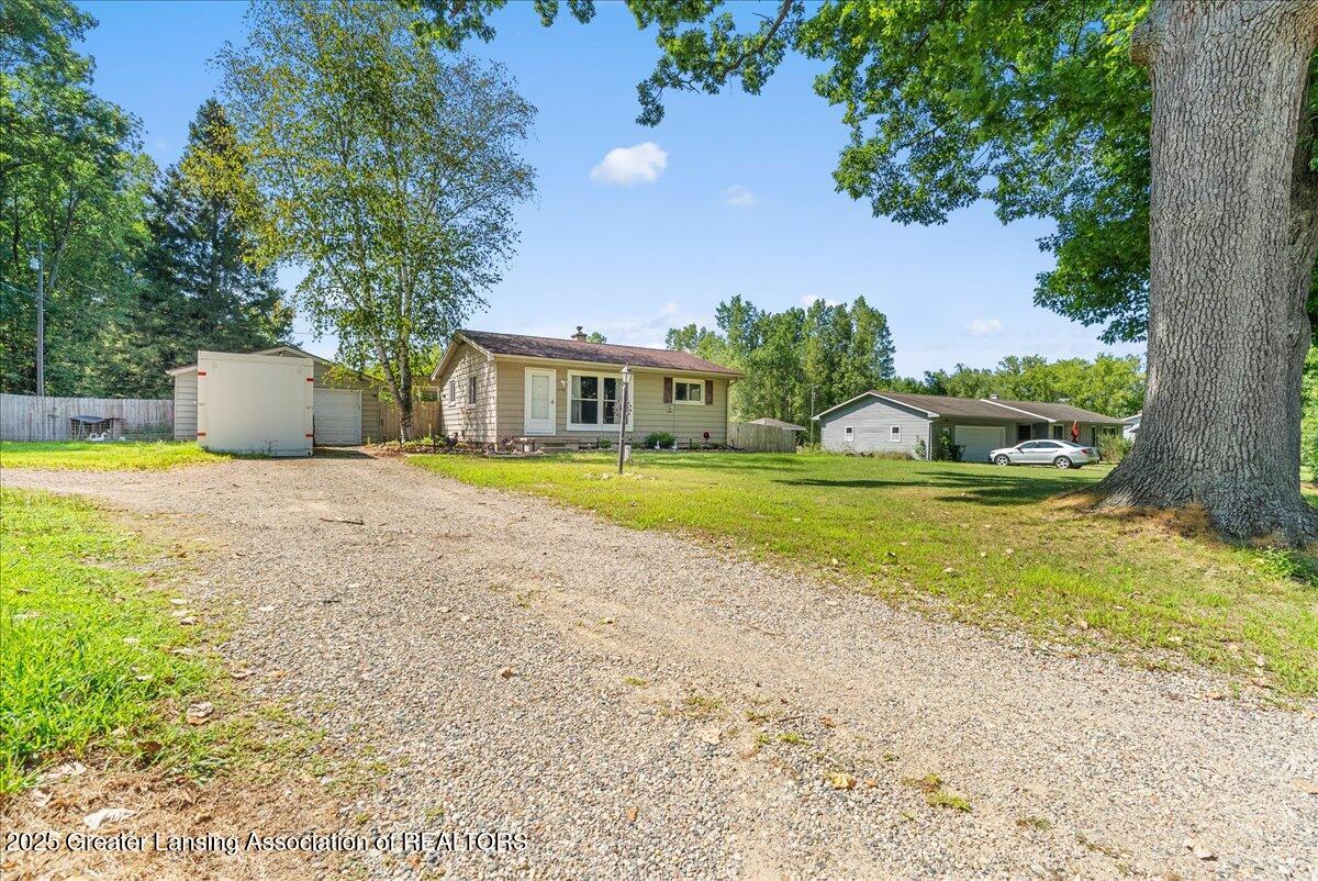 1750 Kelly Road Mason, MI 48854 - Photo 4 of 26 04-Media Jett - 24