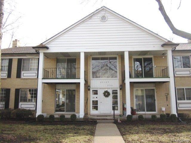 29109 Hayes Road, Unit 34 Warren, MI 48088 - Photo 4 of 10 261-871767-back1.JPG