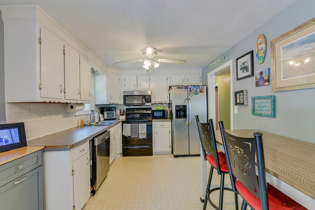 11 Topliff Street Billerica, MA 01821 - Photo 10 of 23