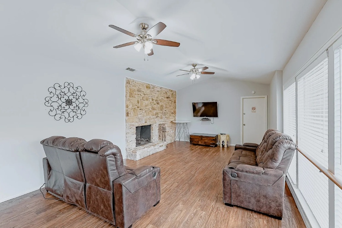 8100 North Mopac Expressway, Unit 1204 Austin, TX 78759 - Photo 4 of 24 Up to $2,600 in Free Rent + $99 app and admin!
Up to 150% locator commission!