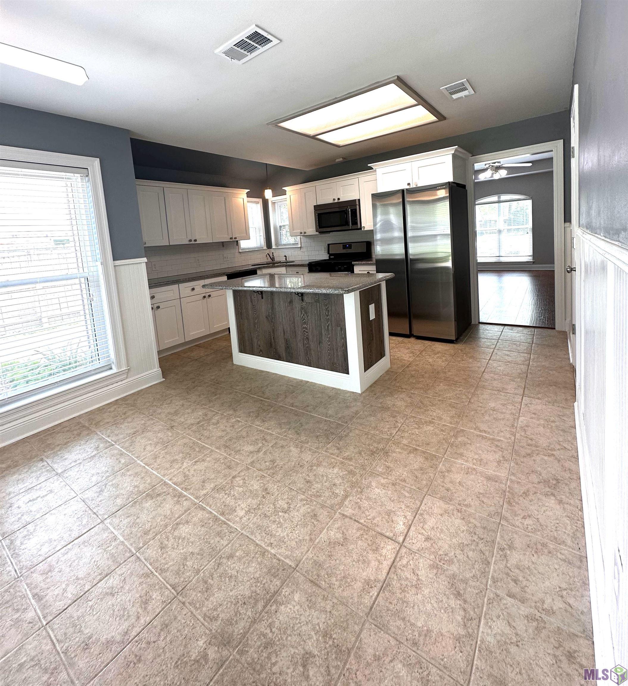 11249 Ida Avenue Baton Rouge, LA 70818 - Photo 3 of 27 Gallery Image 3