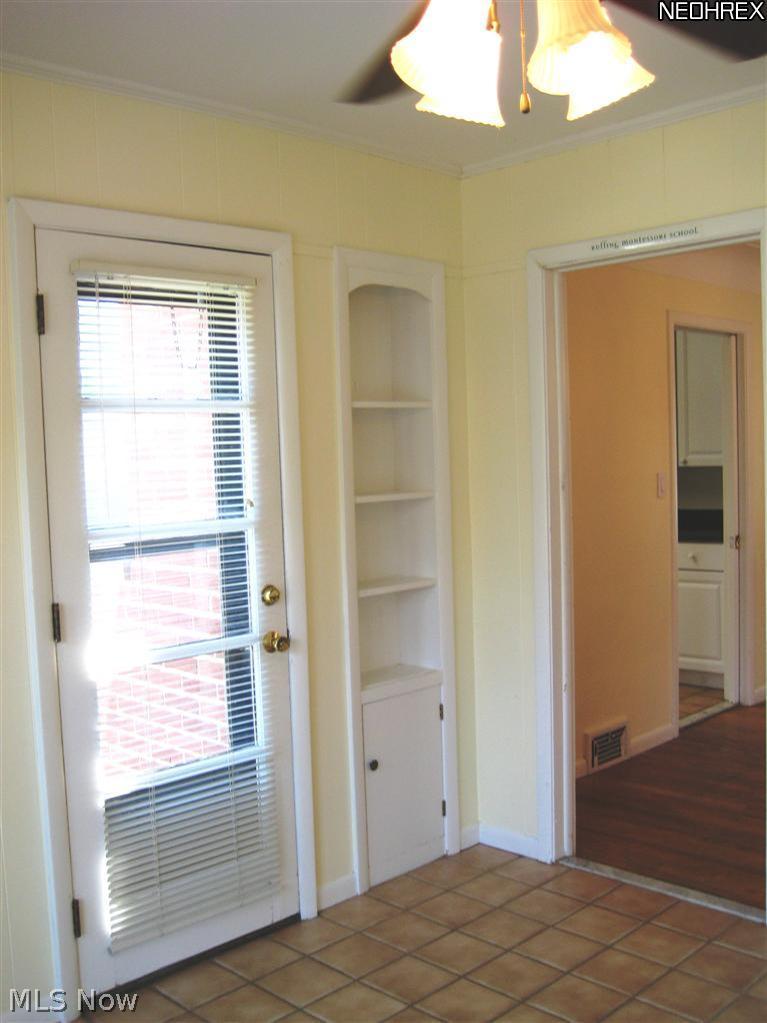 2441 Saybrook Road Cleveland, OH 44118 - Photo 10 of 17