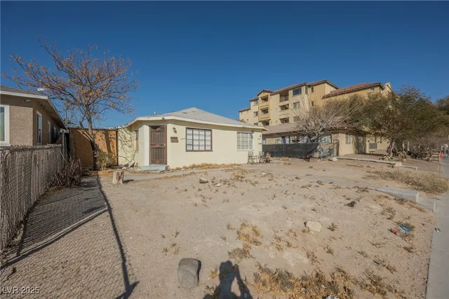 $1,125 | 203 North 13th Street, Unit 1, Las Vegas, NV 89101