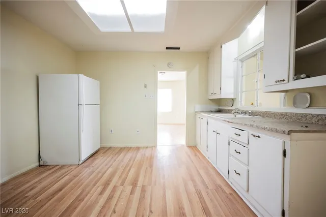$1,125 | 203 North 13th Street, Unit 1, Las Vegas, NV 89101