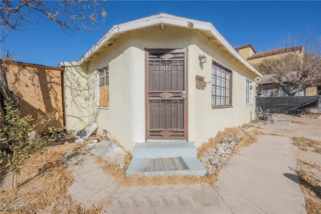 $1,125 | 203 North 13th Street, Unit 1, Las Vegas, NV 89101