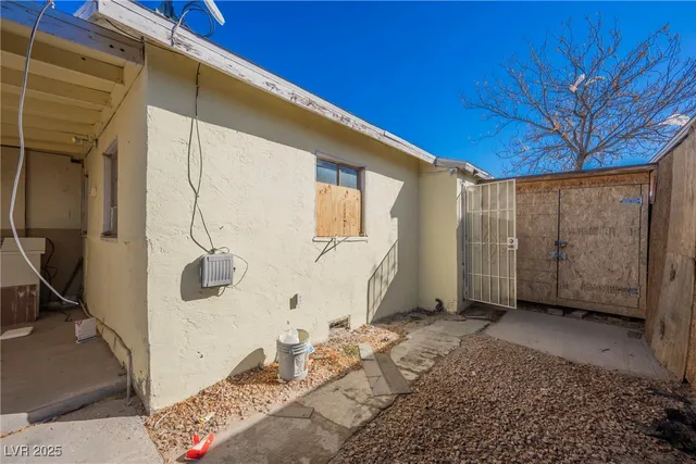 $1,125 | 203 North 13th Street, Unit 1, Las Vegas, NV 89101
