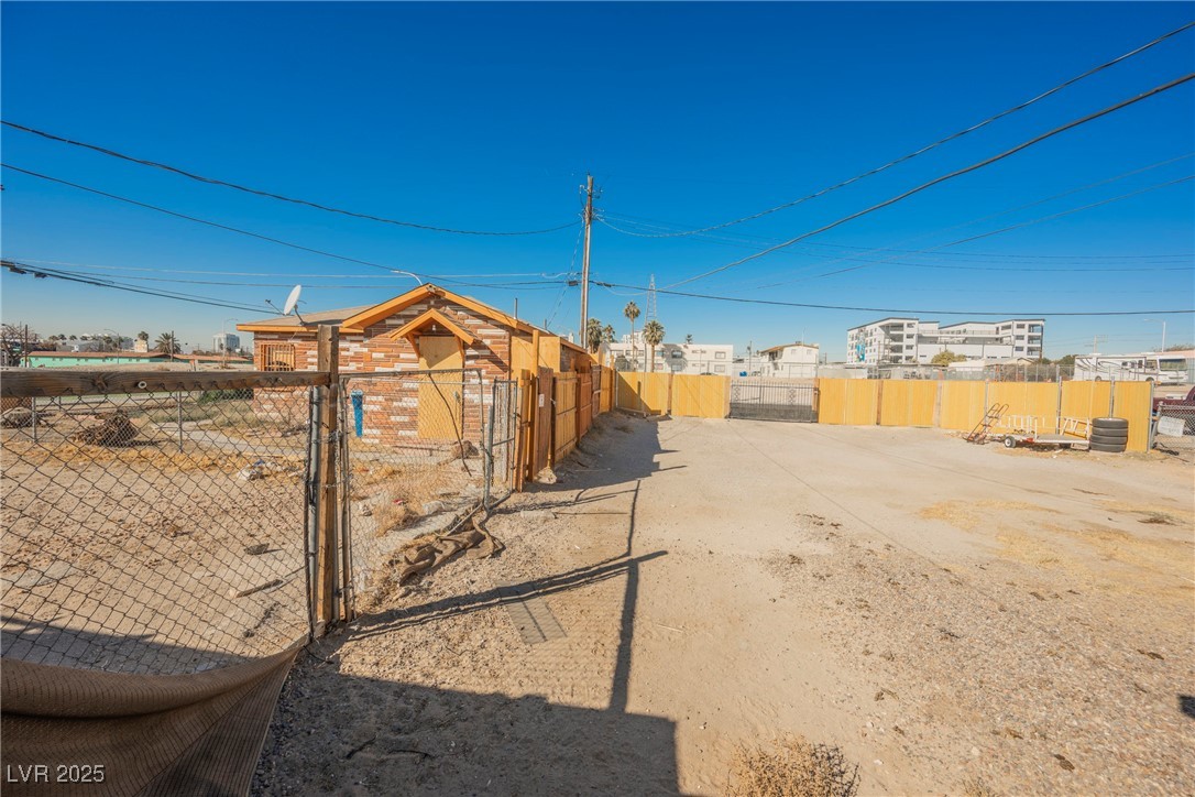 203 North 13th Street, Unit 1 Las Vegas, NV 89101 - Photo 32 of 34