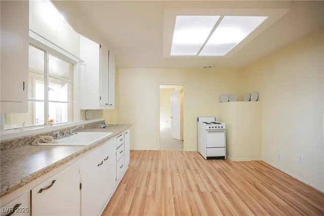 $1,125 | 203 North 13th Street, Unit 1, Las Vegas, NV 89101