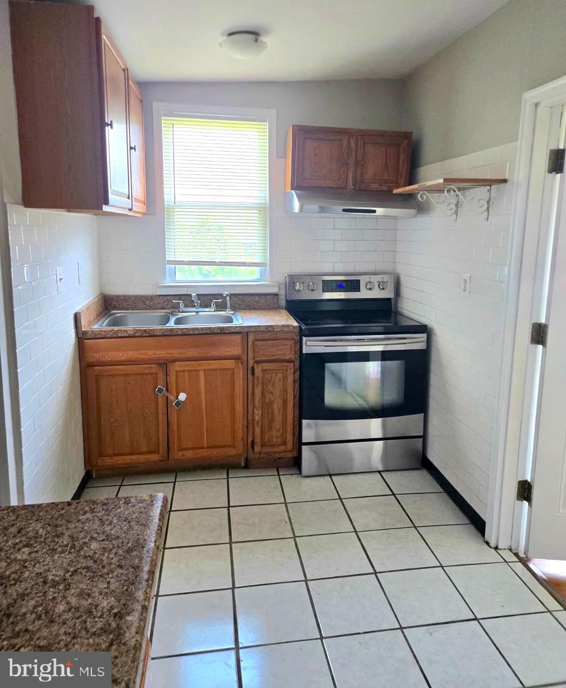 809 Eastern Avenue Northeast Fairmount Heights, MD 20743 - Photo 3 of 16