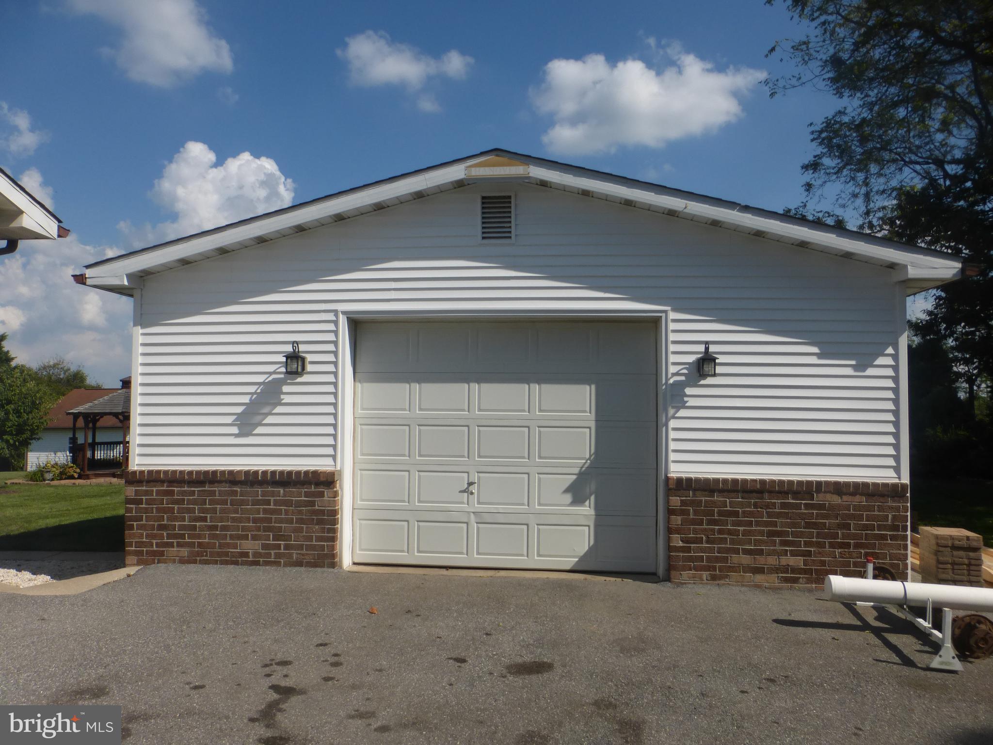 Detached 24x32 Shop with 220 service