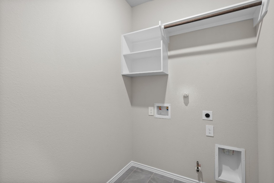 9515 Sierra Crest Lane Porter, TX 77365 - Photo 21 of 38 a view of an empty walk in closet