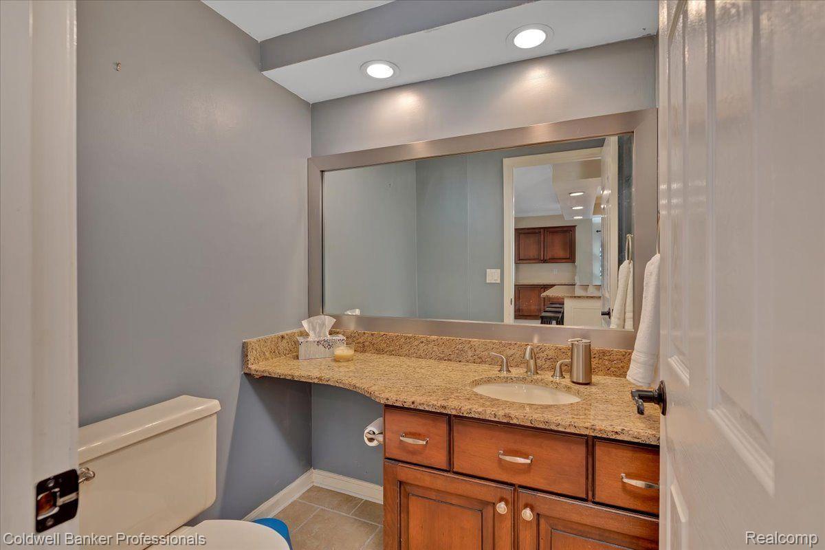 693 Lockmoore Court Rochester, MI 48307 - Photo 16 of 39 Gallery Image 16