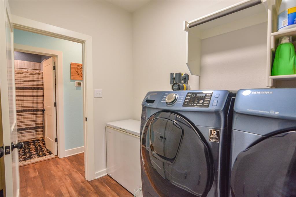 601 Mathew Street Grandview, TX 76050 - Photo 25 of 40 a utility room with dryer and washer