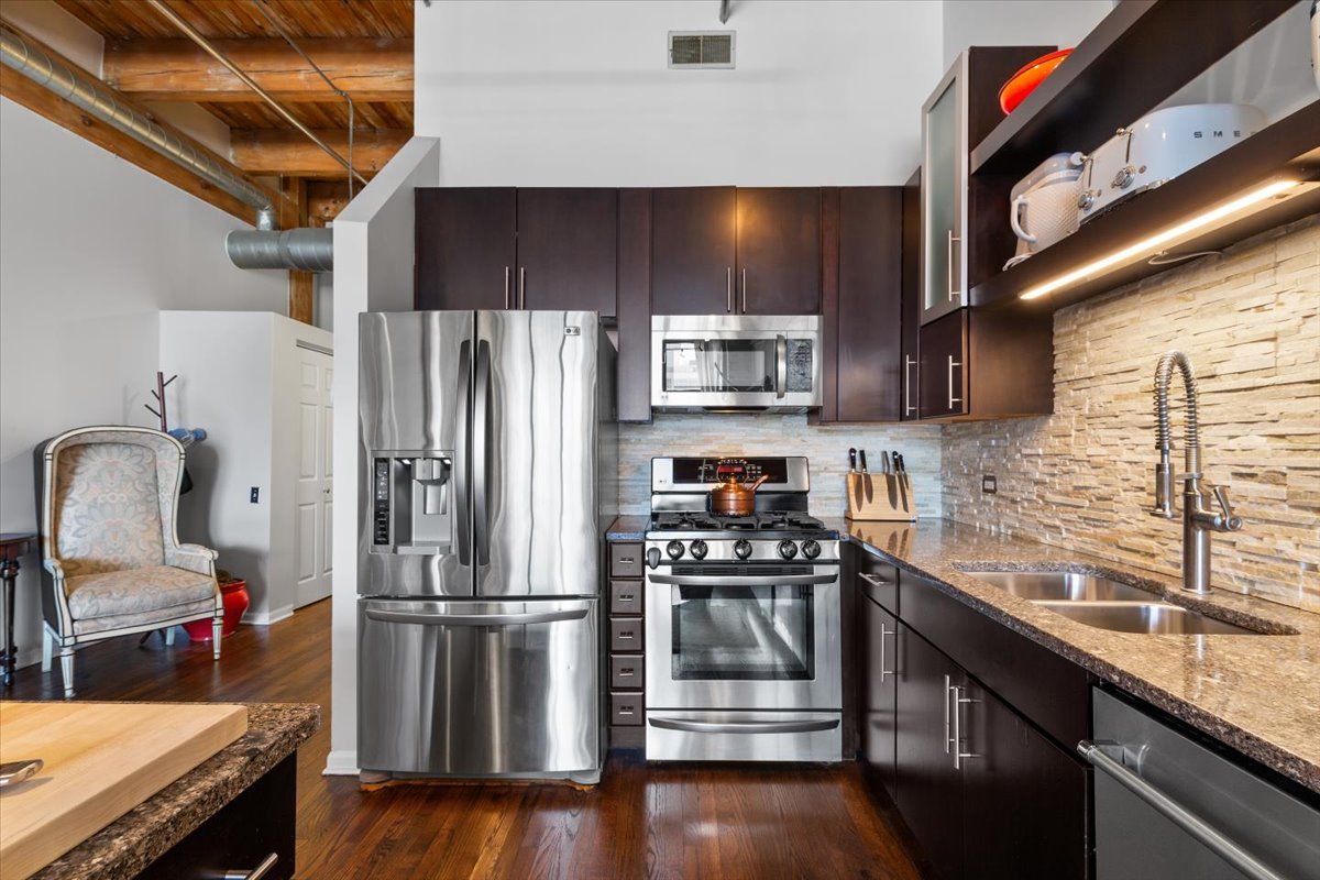 312 North May Street, Unit 4D Chicago, IL 60607 - Photo 12 of 33