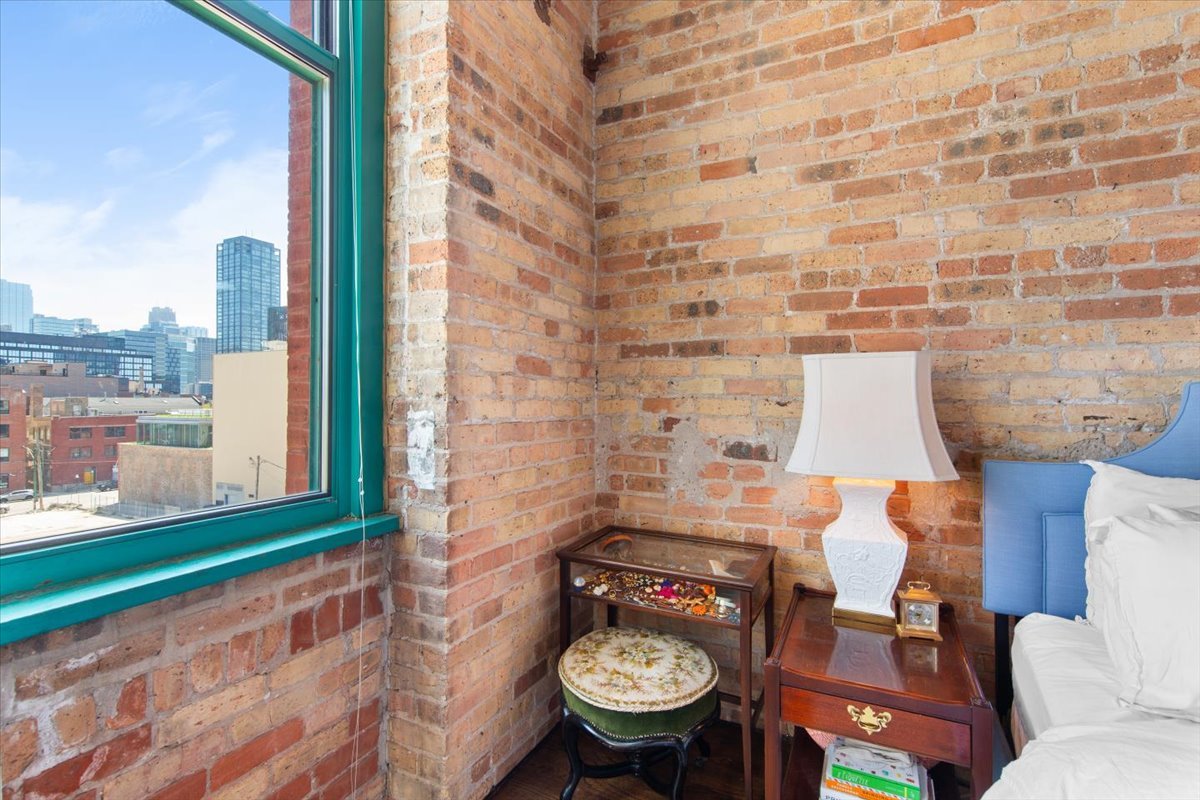 312 North May Street, Unit 4D Chicago, IL 60607 - Photo 17 of 33