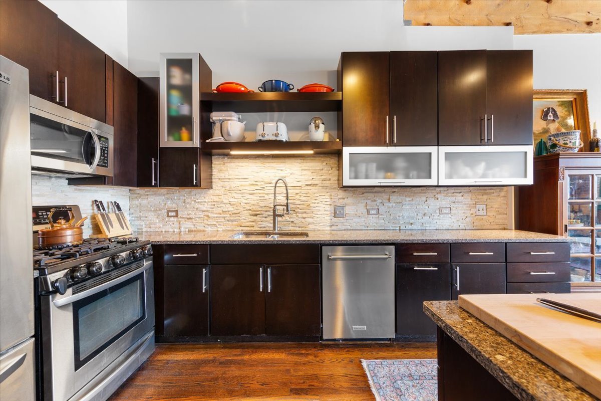 312 North May Street, Unit 4D Chicago, IL 60607 - Photo 10 of 33