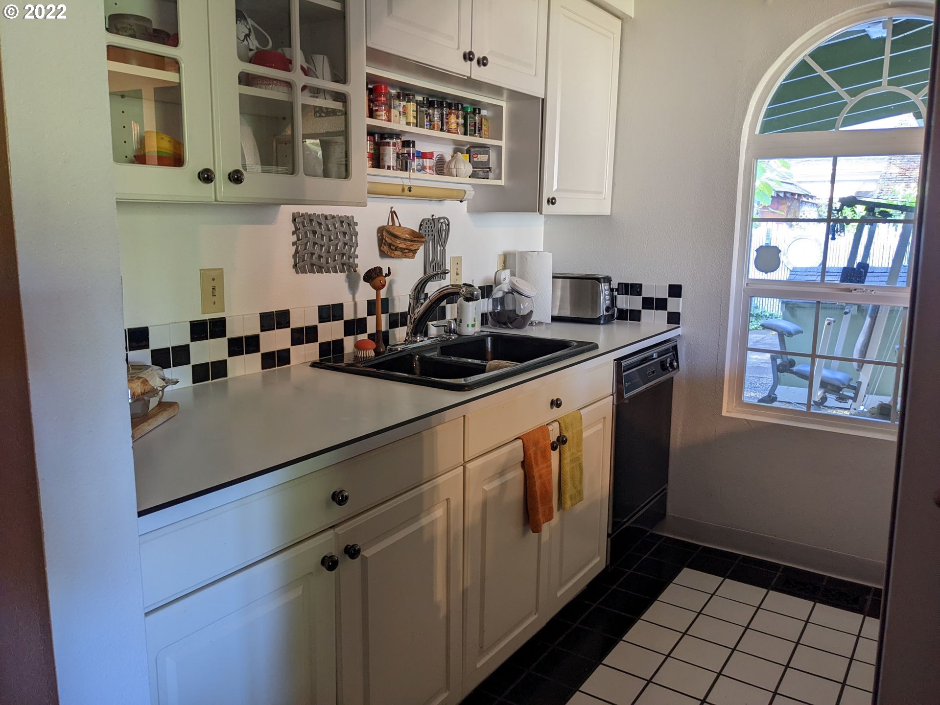 4130 Southwest 202nd Avenue Aloha, OR 97078 - Photo 9 of 24 Kitchen
