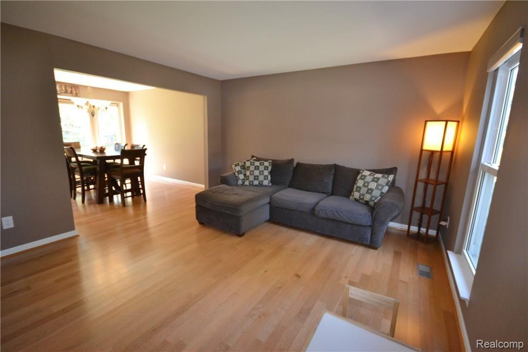 35870 Fredericksburg Road Farmington, MI 48331 - Photo 19 of 45 4 Living Room 10.JPG