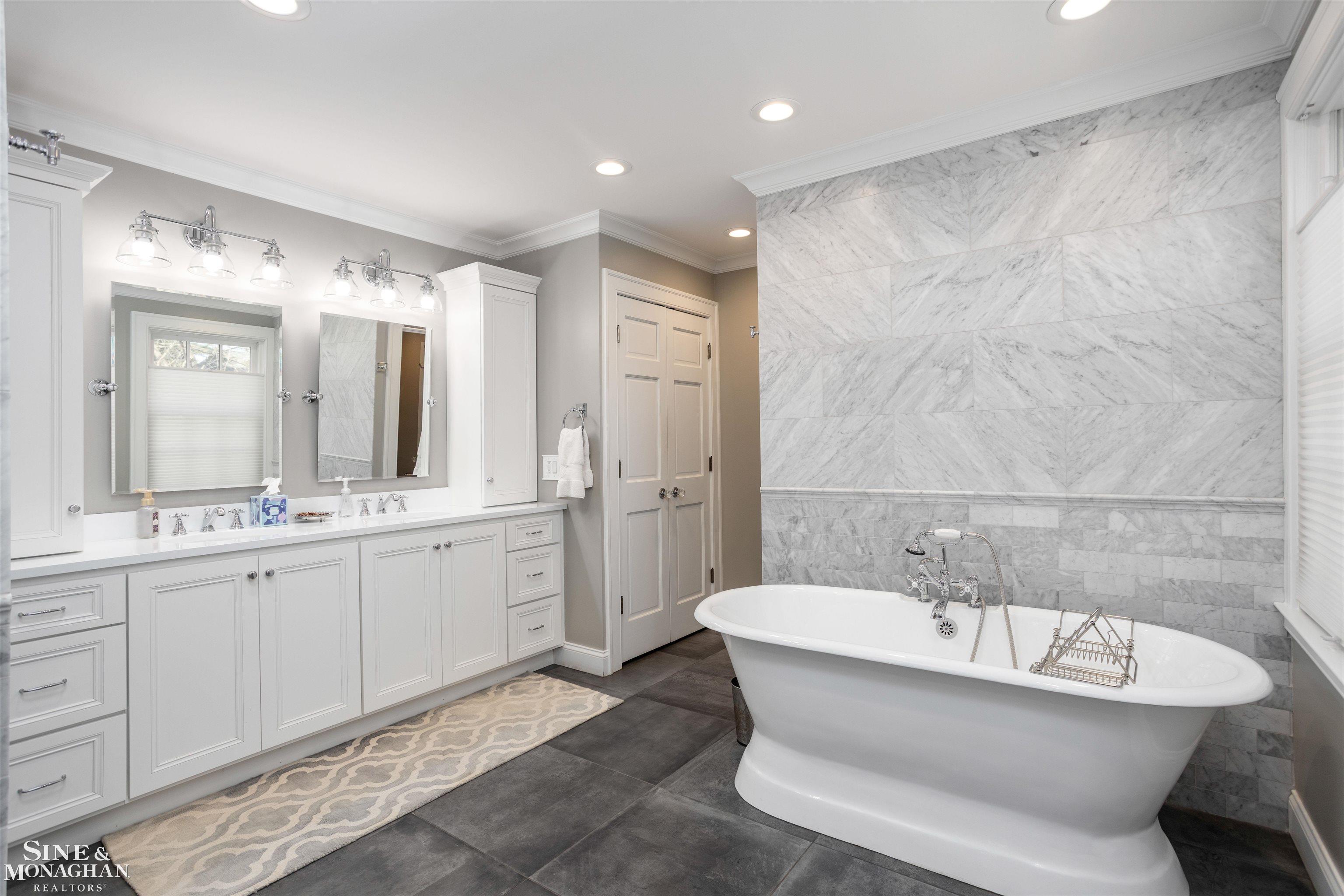 27 Beverly Road Grosse Pointe, MI 48236 - Photo 38 of 99 50168461-3c2a3805-e866-486f-b24a-31250025b7e9.JPG