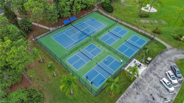 a view of a yard with a house