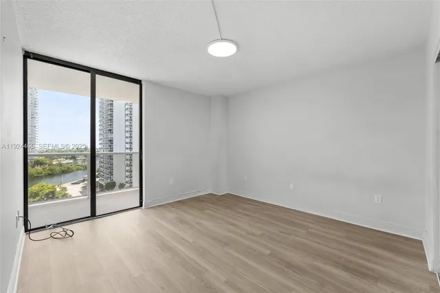 $294,900 | 3731 North Country Club Drive, Unit 921, Aventura, FL 33180