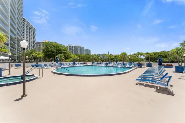 $294,900 | 3731 North Country Club Drive, Unit 921, Aventura, FL 33180