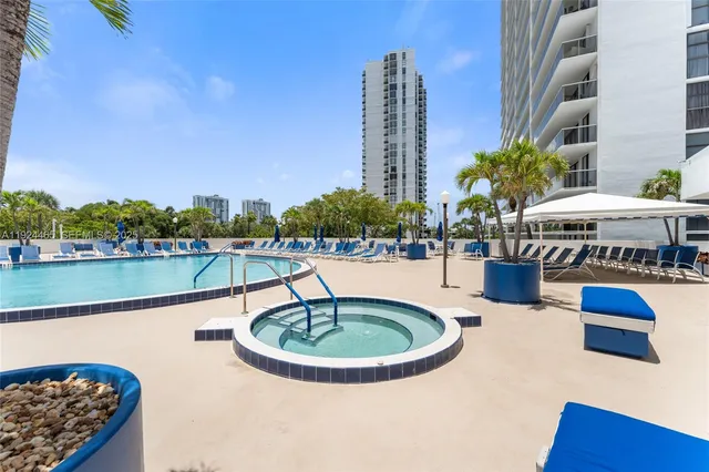 $294,900 | 3731 North Country Club Drive, Unit 921, Aventura, FL 33180