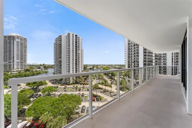 $294,900 | 3731 North Country Club Drive, Unit 921, Aventura, FL 33180
