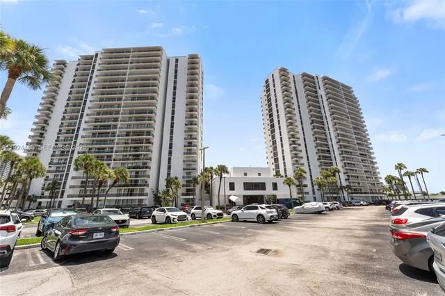 $294,900 | 3731 North Country Club Drive, Unit 921, Aventura, FL 33180