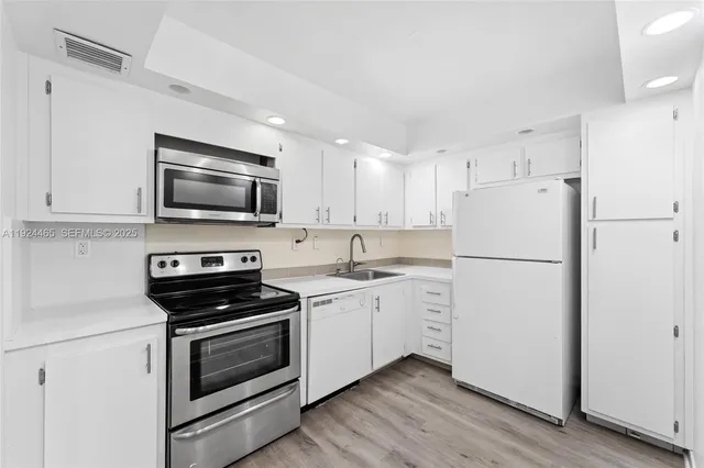 $294,900 | 3731 North Country Club Drive, Unit 921, Aventura, FL 33180