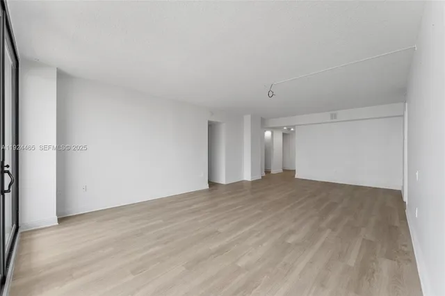 $294,900 | 3731 North Country Club Drive, Unit 921, Aventura, FL 33180