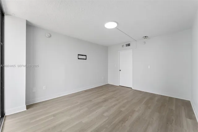 $294,900 | 3731 North Country Club Drive, Unit 921, Aventura, FL 33180