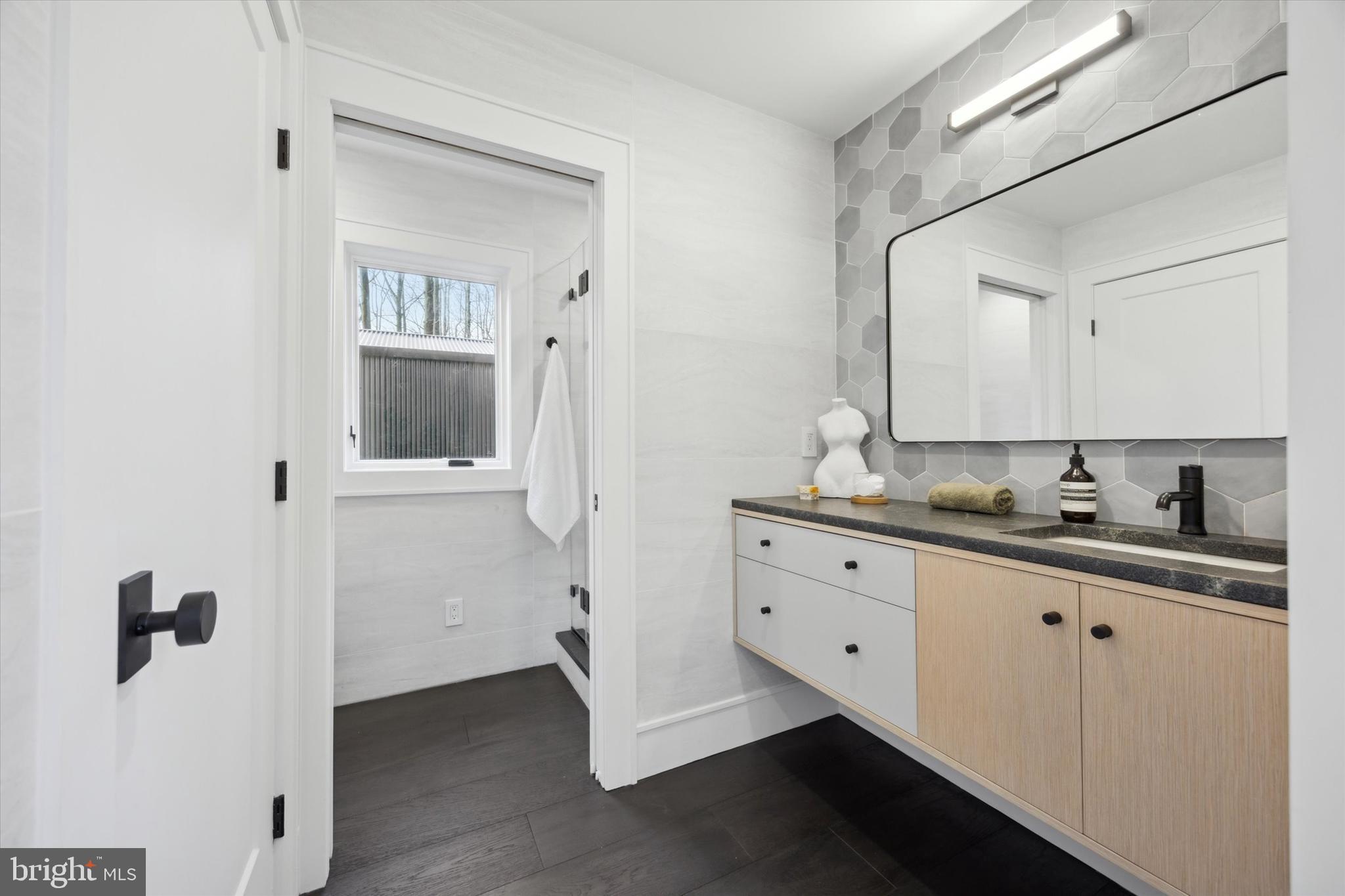 33 Solebury Mountain Road New Hope, PA 18938 - Photo 20 of 32 Second Ensuite