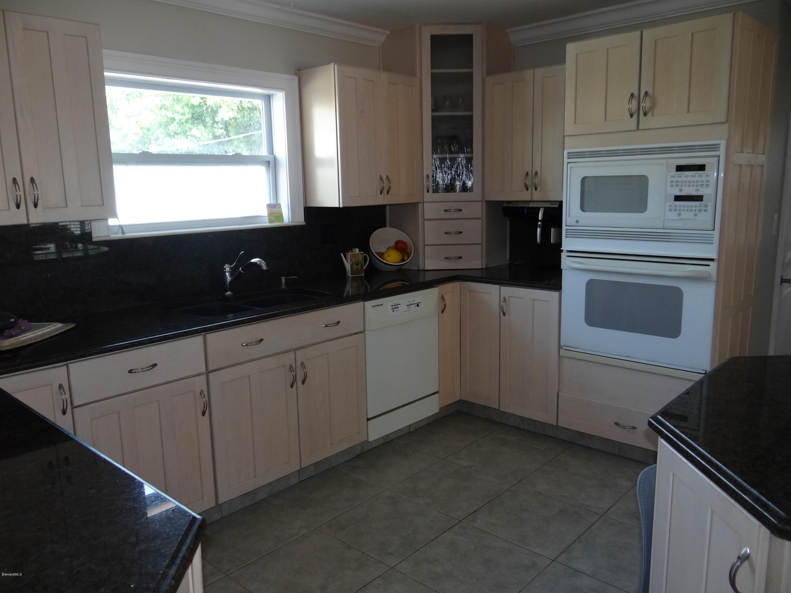 150 Richards Road Melbourne Beach, FL 32951 - Photo 8 of 29 Kitchen w/granite