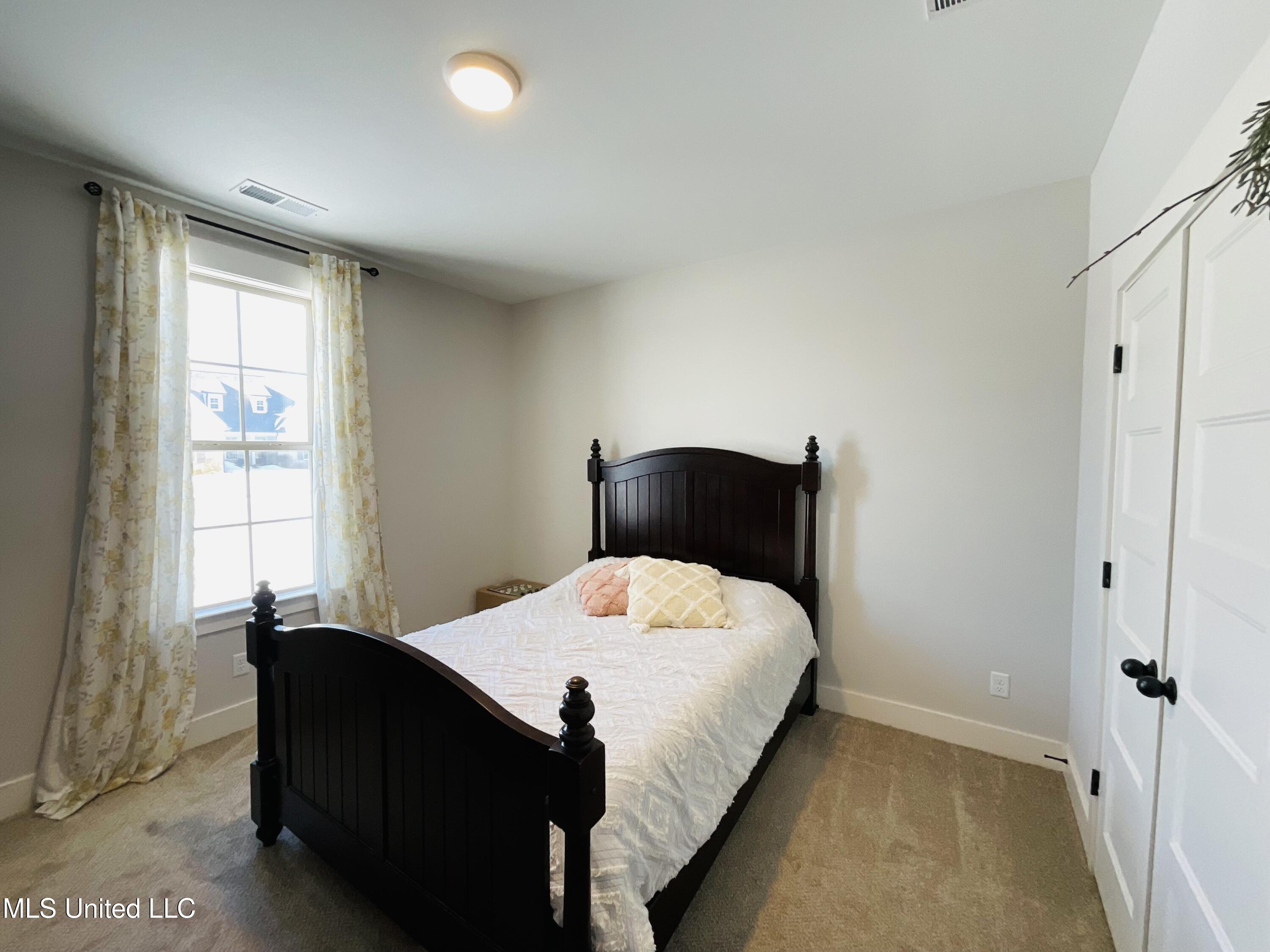 1411 Clair Circle South Hernando, MS 38632 - Photo 4 of 21 IMG_1615