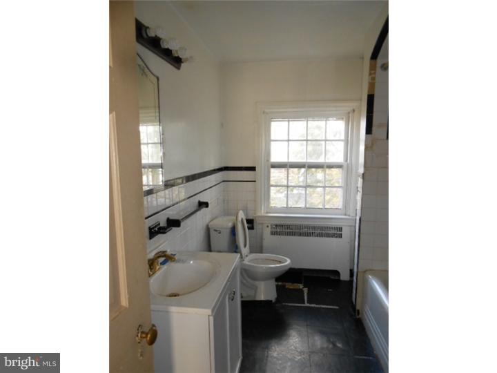 544 Broadview Road Upper Darby, PA 19082 - Photo 3 of 19