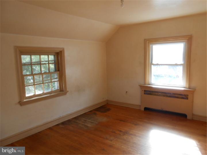 544 Broadview Road Upper Darby, PA 19082 - Photo 4 of 19