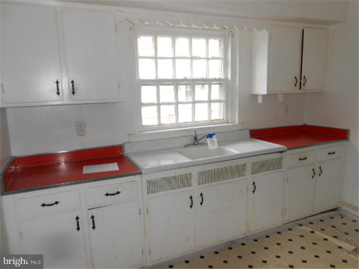 544 Broadview Road Upper Darby, PA 19082 - Photo 6 of 19