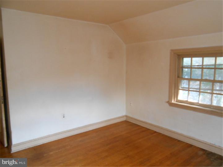 544 Broadview Road Upper Darby, PA 19082 - Photo 7 of 19