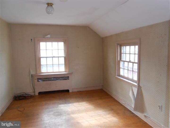 544 Broadview Road Upper Darby, PA 19082 - Photo 10 of 19