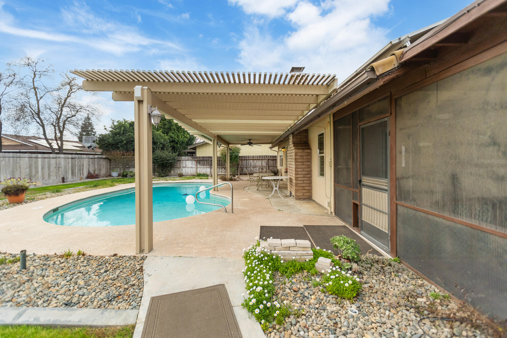 812 Woods Place Exeter, CA 93221 - Photo 40 of 47 35 Backyard Patio