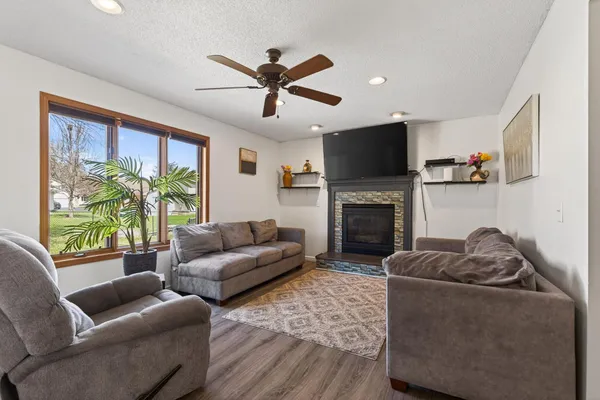 $400,000 | 2047 123rd Avenue Northwest, Coon Rapids, MN 55448