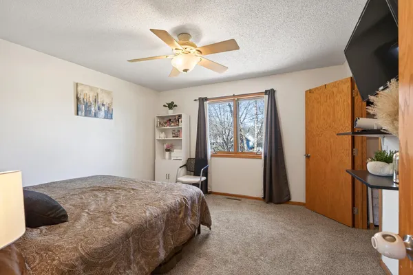 $400,000 | 2047 123rd Avenue Northwest, Coon Rapids, MN 55448