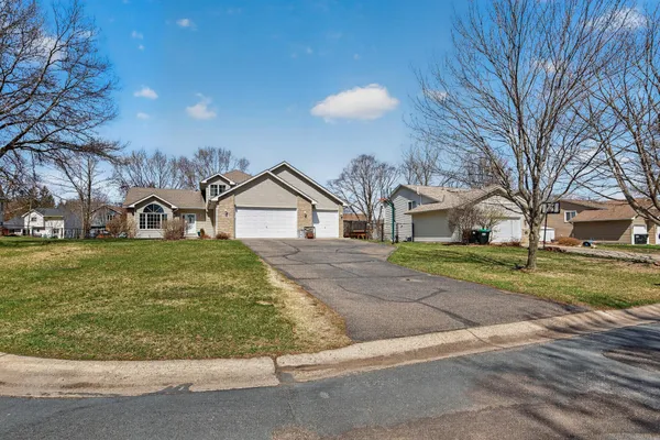 $400,000 | 2047 123rd Avenue Northwest, Coon Rapids, MN 55448
