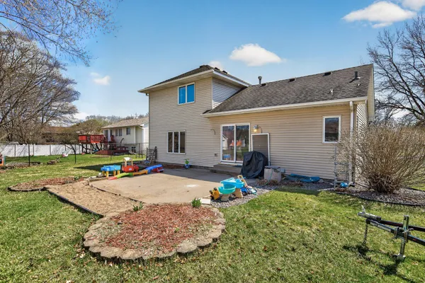 $400,000 | 2047 123rd Avenue Northwest, Coon Rapids, MN 55448