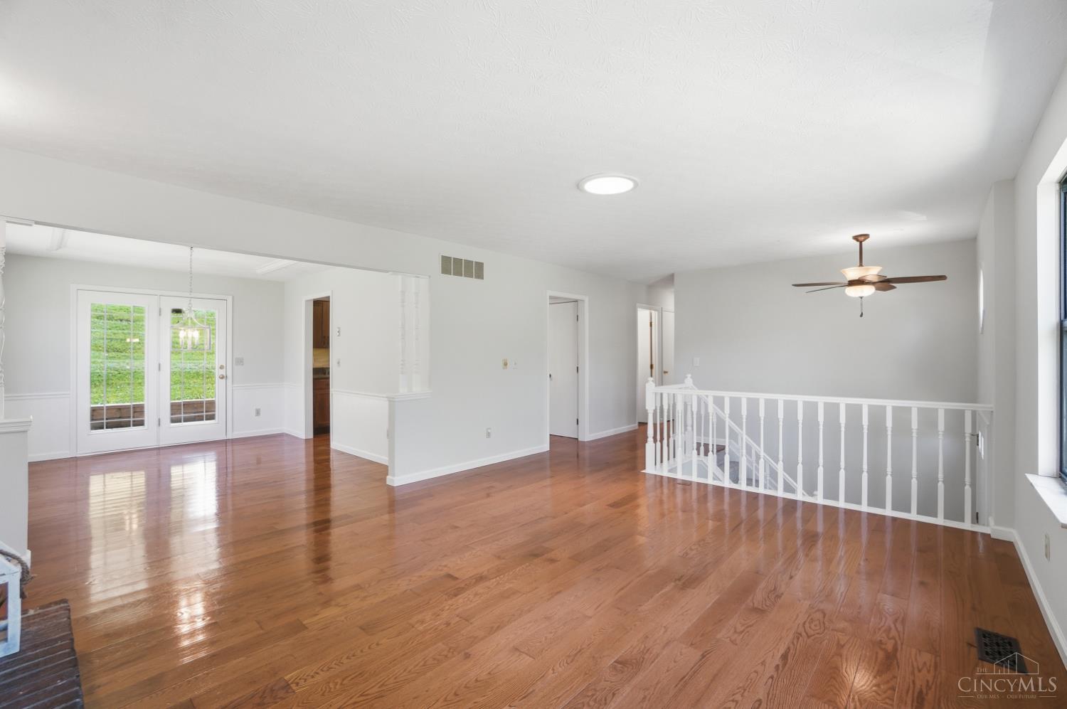 6340 Sheed Road Cincinnati, OH 45247 - Photo 7 of 60
